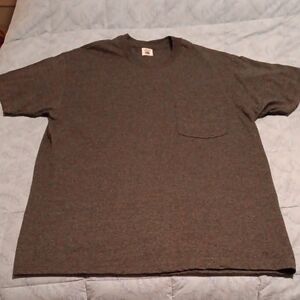 Fruit of the Loom Classic Men's Pocket T‑Shirt in Charcoal Gray Size LG 42-44